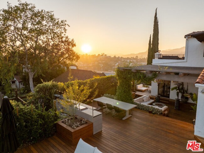 Building Photo - 2516 Silver Lake Terrace