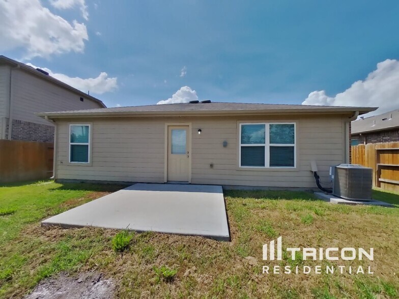 Building Photo - 425 Palomino Stand Dr
