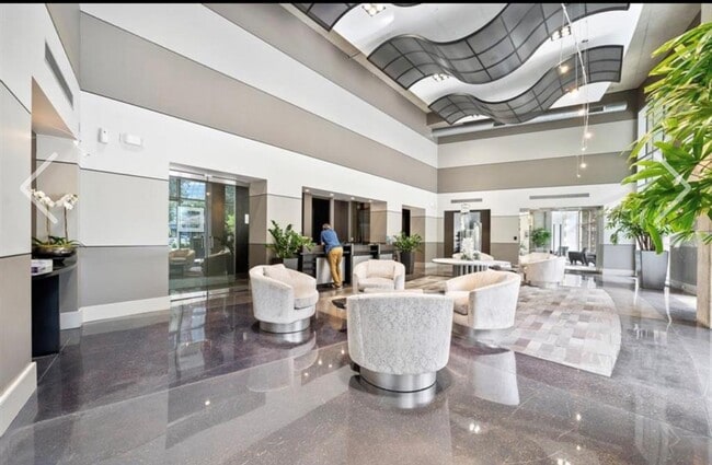 Building Photo - 1901 Post Oak Blvd