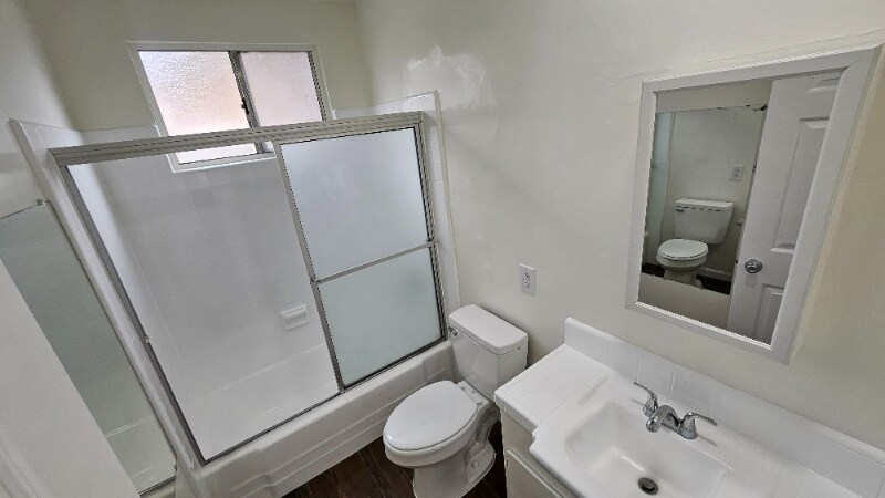 Building Photo - 866 W 126th St