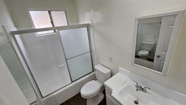 Building Photo - 866 W 126th St