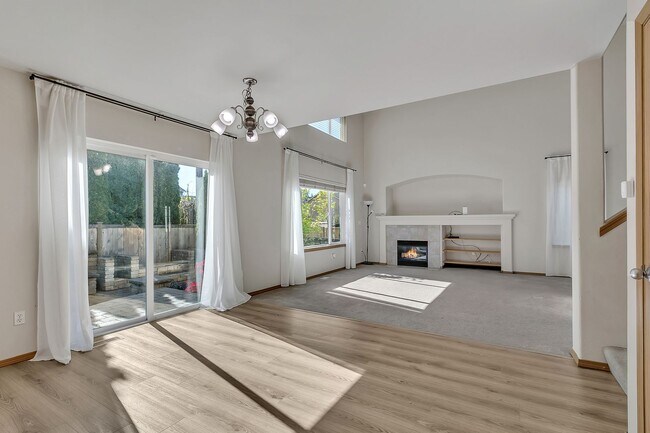 Building Photo - Beautiful Gated Home in Puyallup