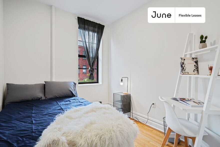 Building Photo - Stylish Private ROOM in Greenpoint