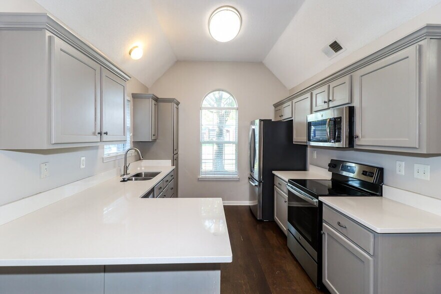 Building Photo - 9887 Wynngate Dr