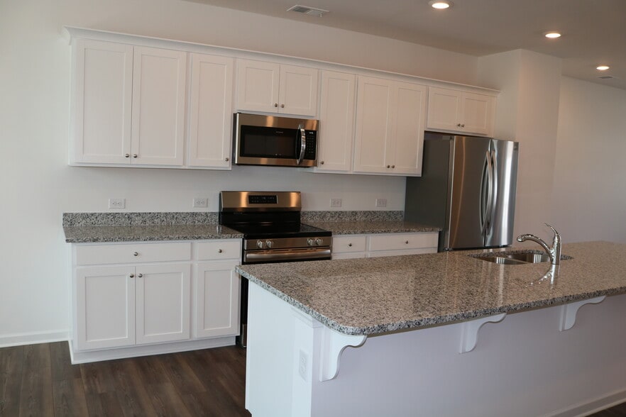 Kitchen - 95 Constitution Ave