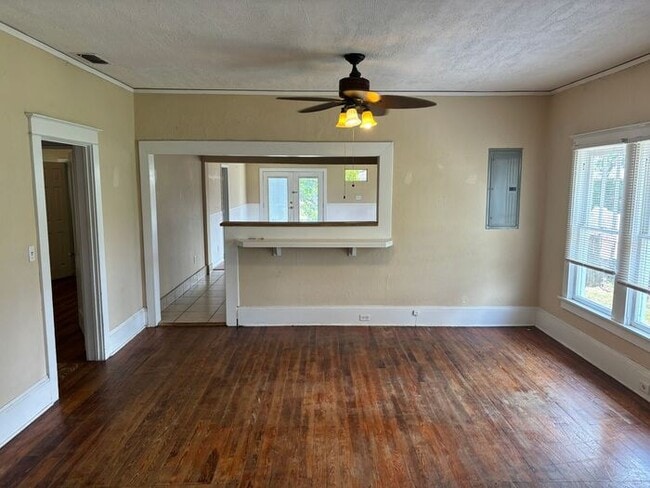 Building Photo - Historic Home in Historic Sought after New...