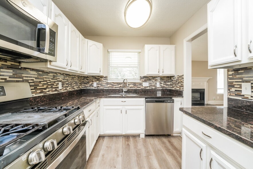 Building Photo - 1959 Corners Cir