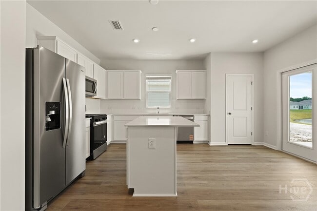 Building Photo - 251 Shade Tree Dr