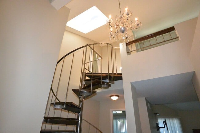 Building Photo - Beautiful Remodeled 2 Bed 2.5 Bath Condo in Pacific Ranch