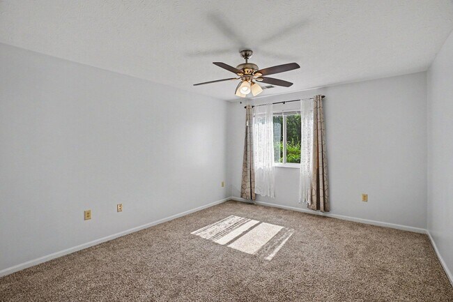 Building Photo - 38 Rio Grande Cir