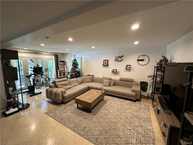 Building Photo - 14623 Weddington St