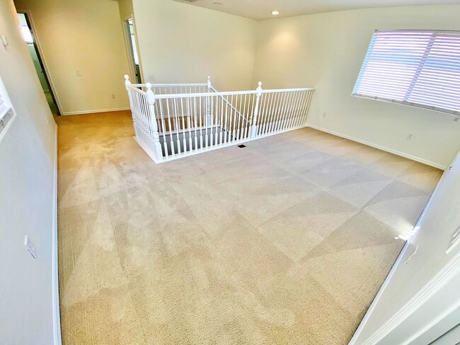 Building Photo - BEAUTIFUL 3 BEDROOM HOME WITH LOFT LOCATED...