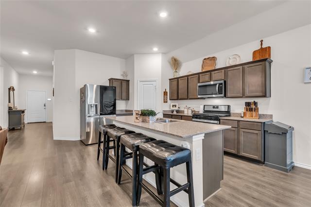 Building Photo - 900 Honey Maple St