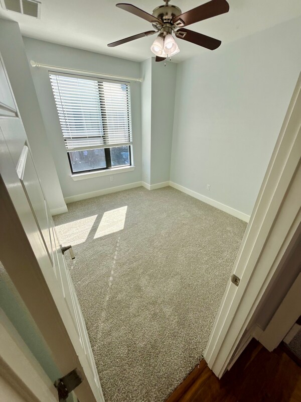 Building Photo - 1501 Lorraine Loop