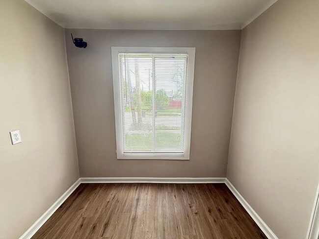 Building Photo - Fully Renovated Detroit Bungalow