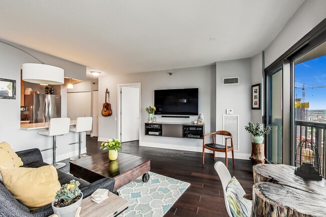 Building Photo - 400 N La Salle Dr