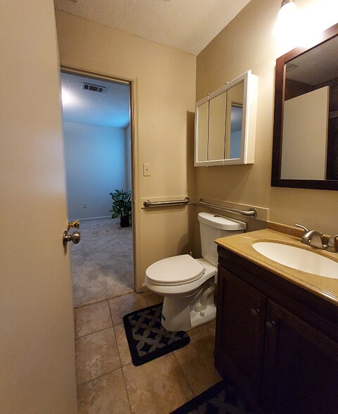 Building Photo - 126 Foxwood Cir