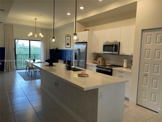 Building Photo - 8175 NW 104th Ave