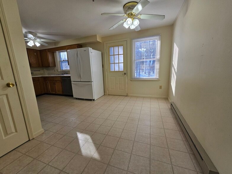 Building Photo - 27 Candlewood Ln