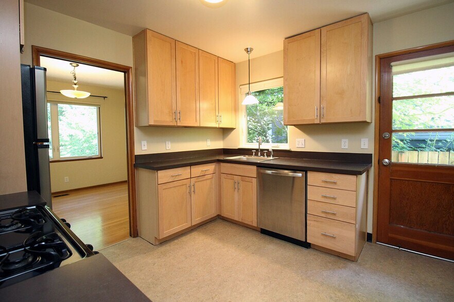 Building Photo - 4118-4118 SE Yamhill St