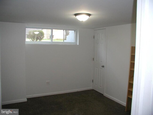 Building Photo - 489 University Blvd
