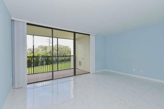 Building Photo - 1605 S US Hwy 1