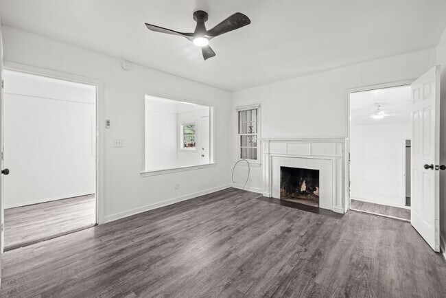 Building Photo - Charming 3 Bedroom, 1.5 Bathroom house