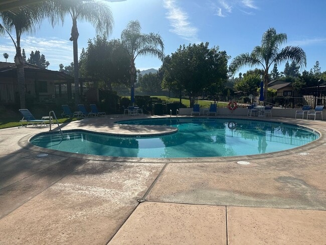 Building Photo - JUST LISTED! Single-Story Condo