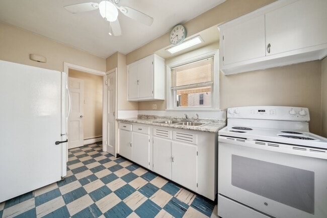 Building Photo - 3212 Orchard St