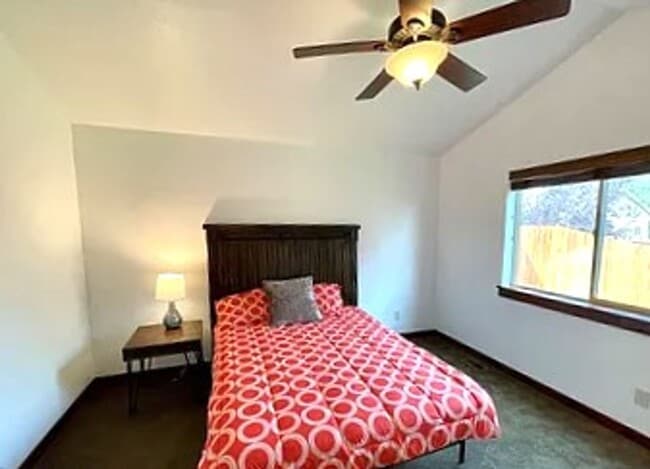 Building Photo - Beautiful 3 bedroom 2 1/2 bath townhouse in 4 Corners! Fenced backyard!