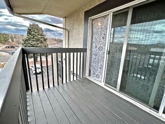 Building Photo - Furnished Cozy 1 Bedroom / 1 Bath Condo - ...