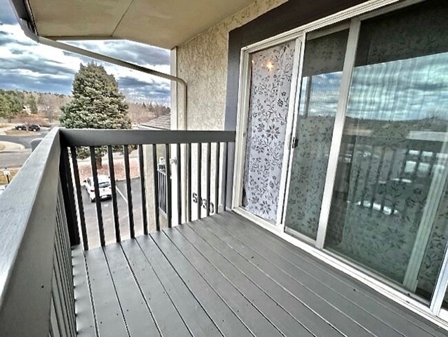 Building Photo - Furnished Cozy 1 Bedroom / 1 Bath Condo - Utilities Included