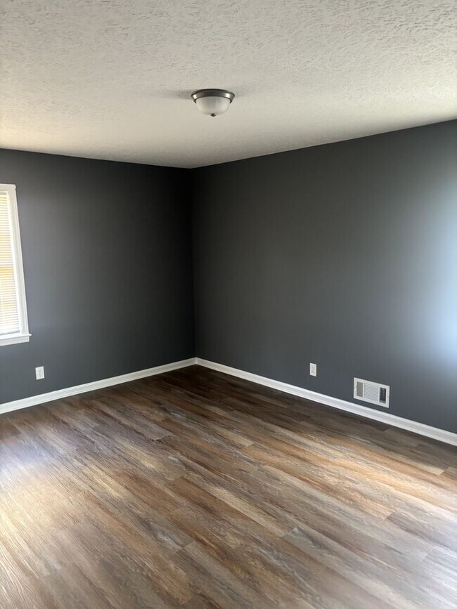 Building Photo - 116 Crestview Dr