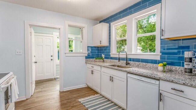 Building Photo - 912 E Carolina Ave