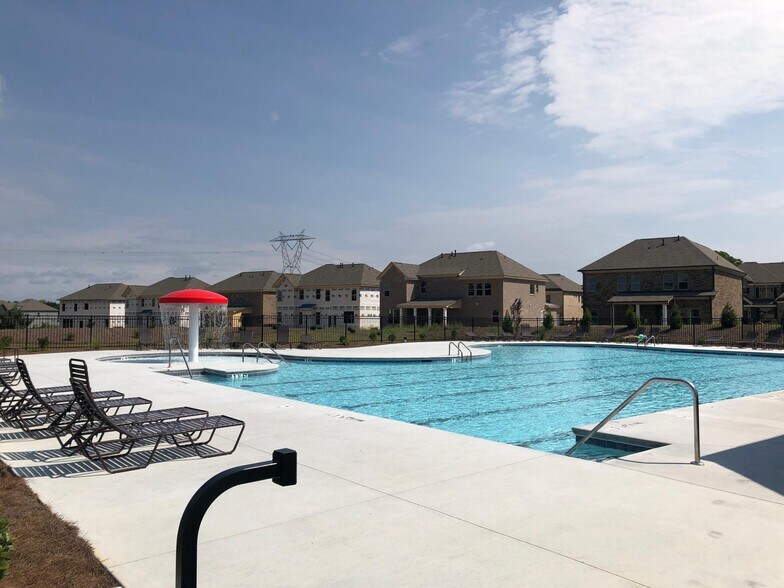Extra Large Swimming Pool - 2904 Weyhill Trl