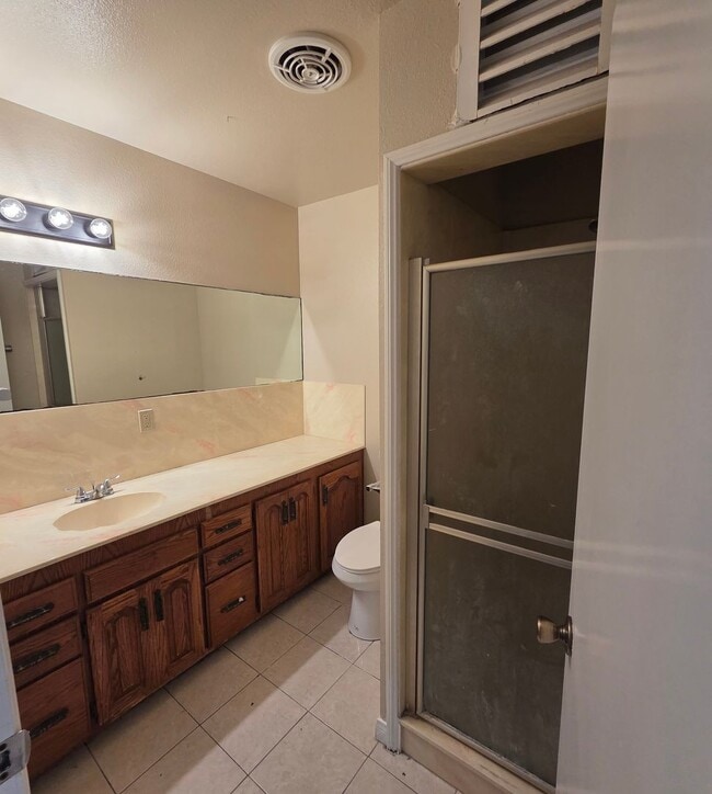 Building Photo - 4-Bed, 2.5-Bath House w/2-Car Garage & Pool
