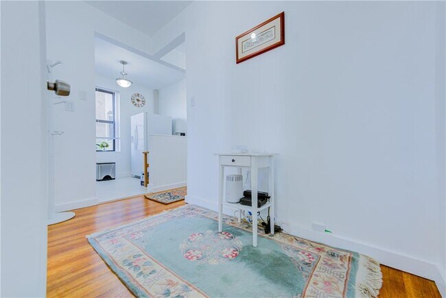 Building Photo - 7 9th St