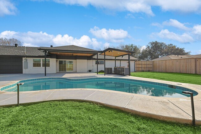 Building Photo - 12417 Quincy Ln