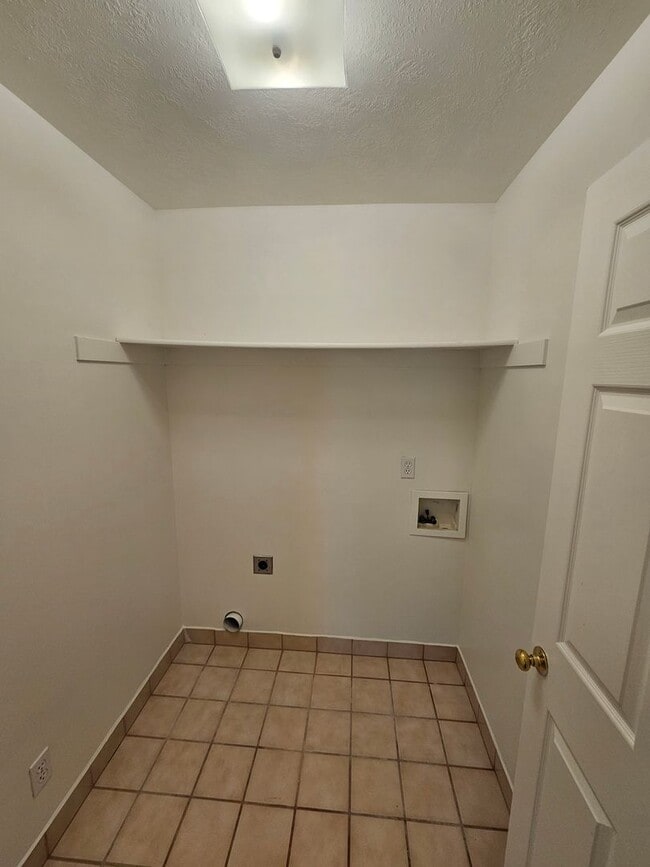 Building Photo - Spacious 3 Bd 2.5 Bath Townhouse in Bountiful