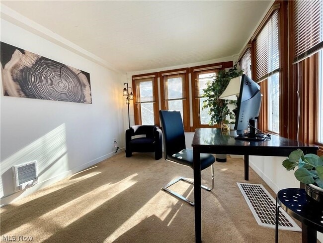 Building Photo - 250 Center Rd