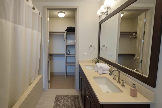 Building Photo - 1605 Anderson Rd