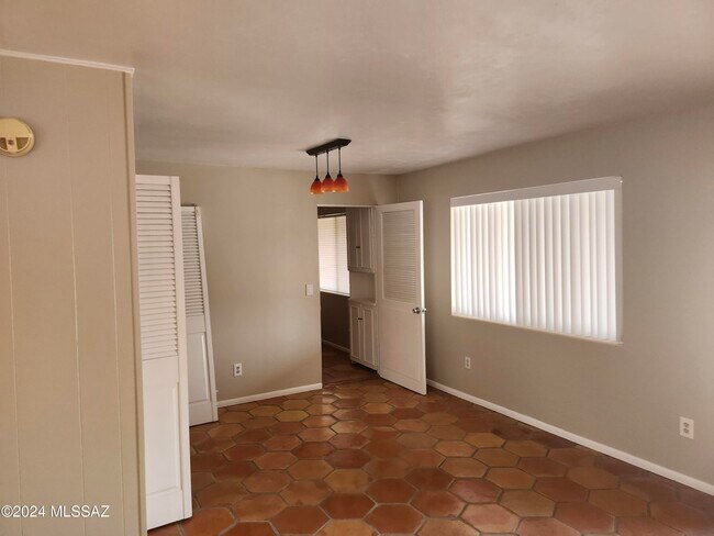 Building Photo - 3565 E Calle del Prado