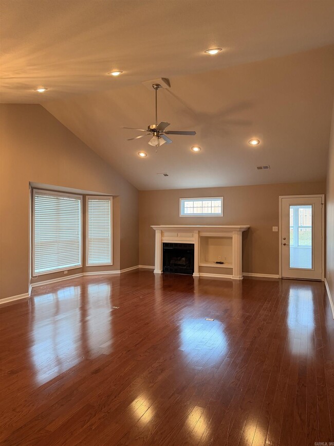 Building Photo - 31 Enclave Cir