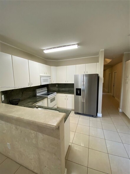 Building Photo - 6804 NW 109th Ave