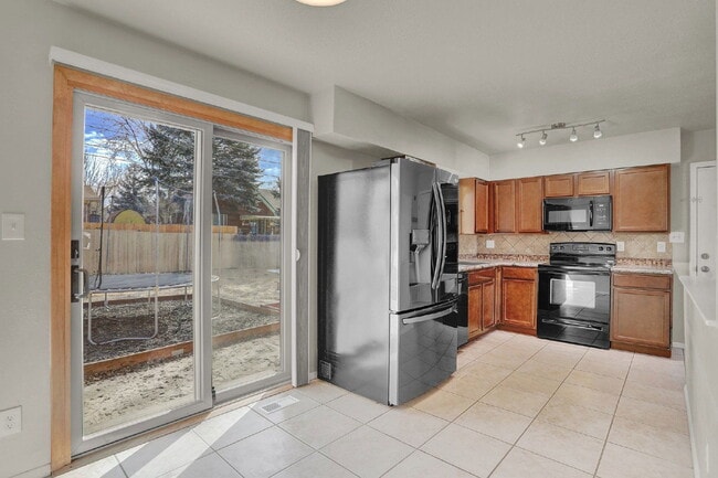 Building Photo - 13 N Dartmouth St