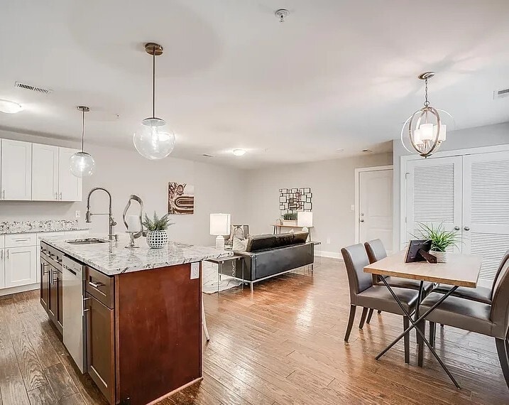 Building Photo - 1258 Holbrook Ter NE