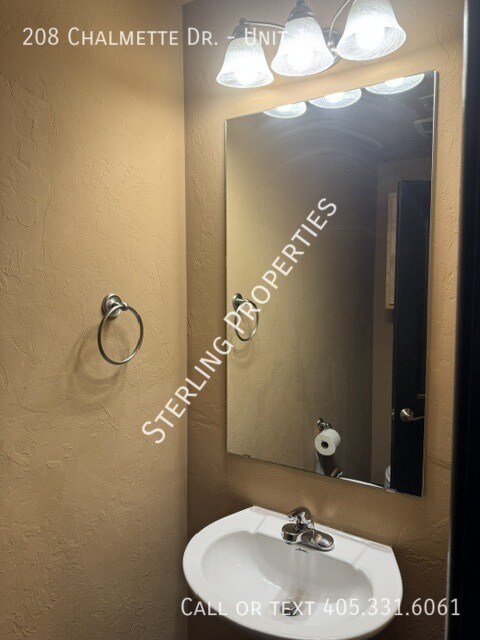 Building Photo - 208 Chalmette Dr