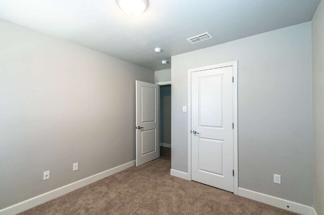 Building Photo - Cute Duplex in South Lubbock