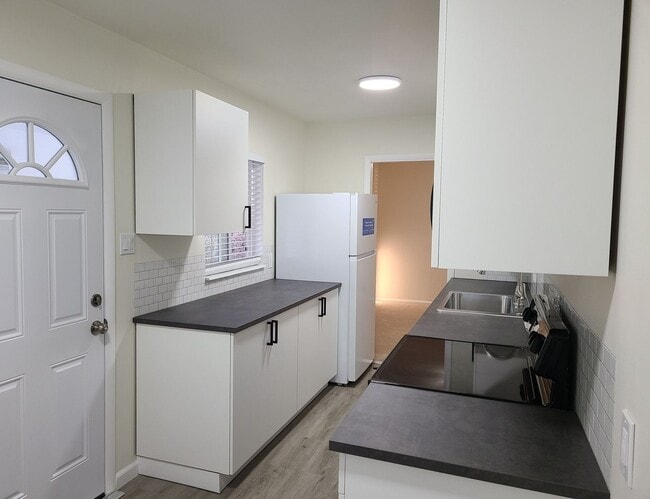 Building Photo - Charming 3BR House in University Hills