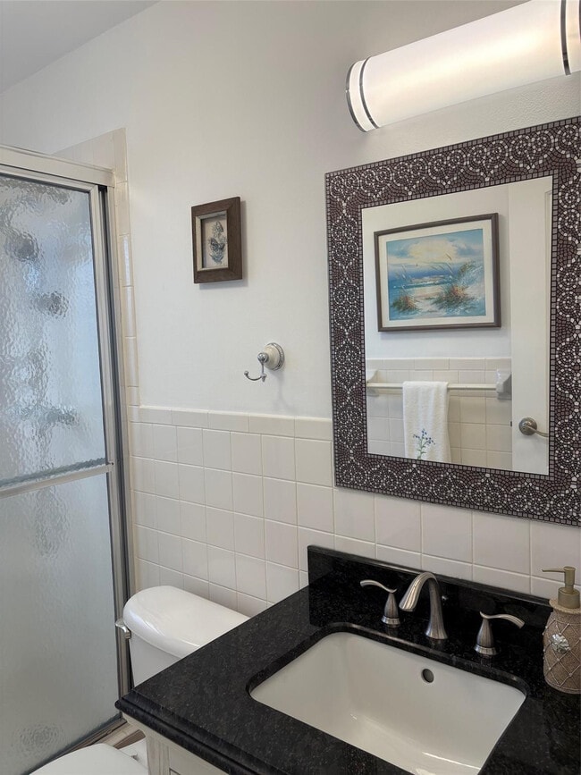 Building Photo - 1055 Country Club Dr